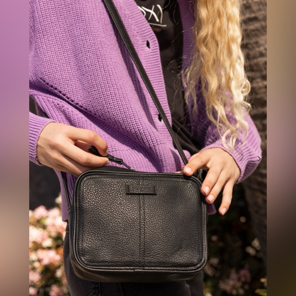 Roxy Small Crossbody Bag for Women - Picture 3 of 6